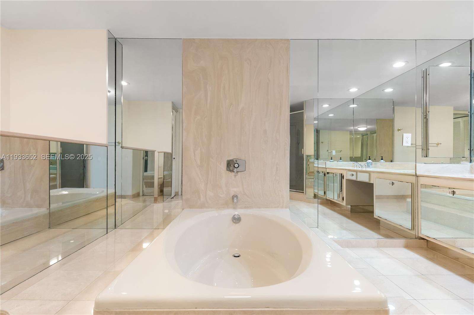 Aquarius at 2751 Ocean Dr, Hollywood, FL 33019 - For Rent photo 22