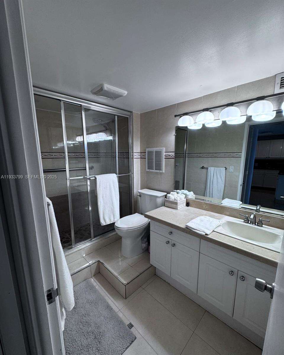 Roney Palace at 2301 Collins Ave, Miami Beach, FL 33139 - For Rent photo 11
