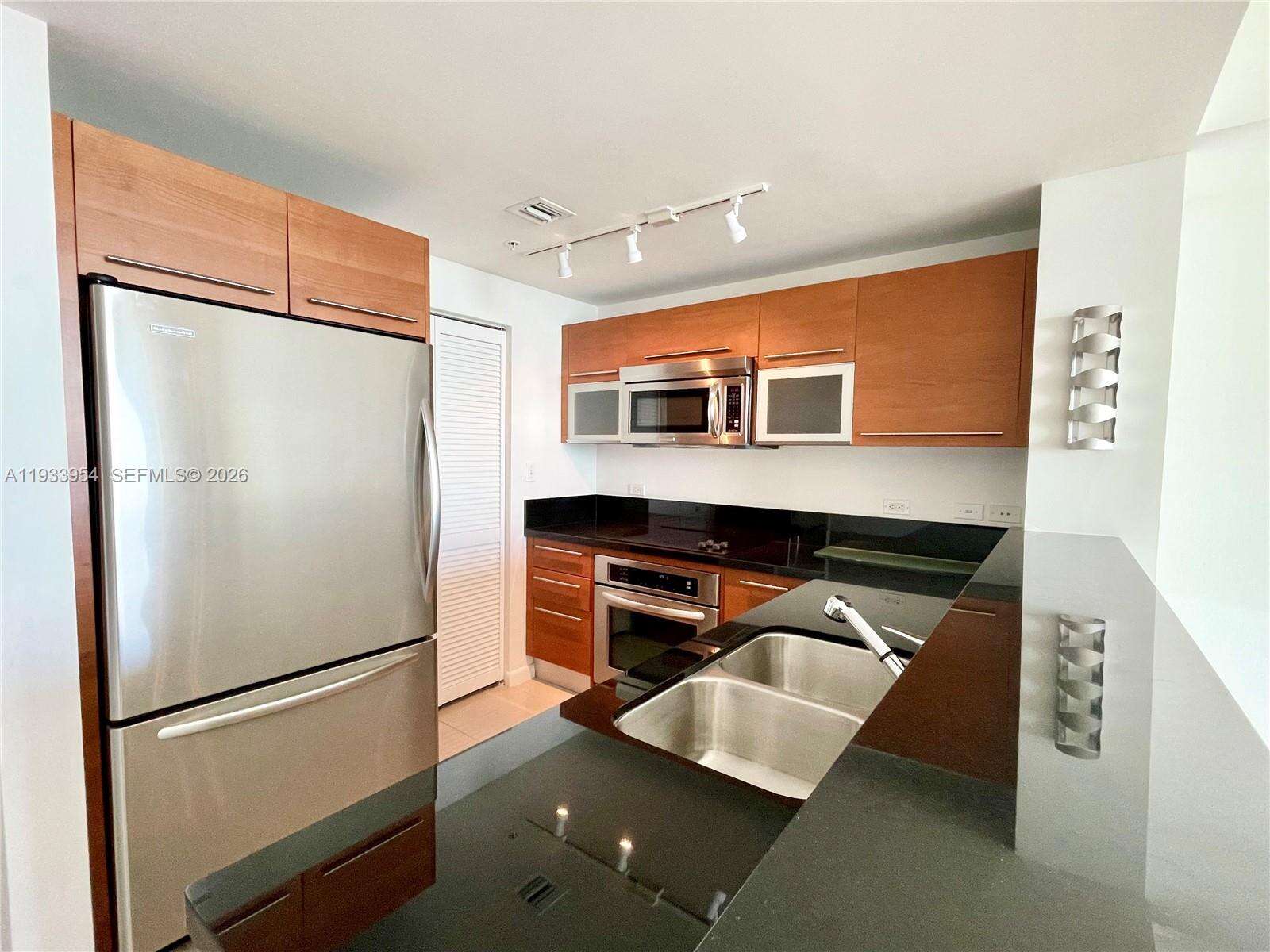 Vizcayne South at 253 2 St, Miami, FL 33132 - For Rent photo 12