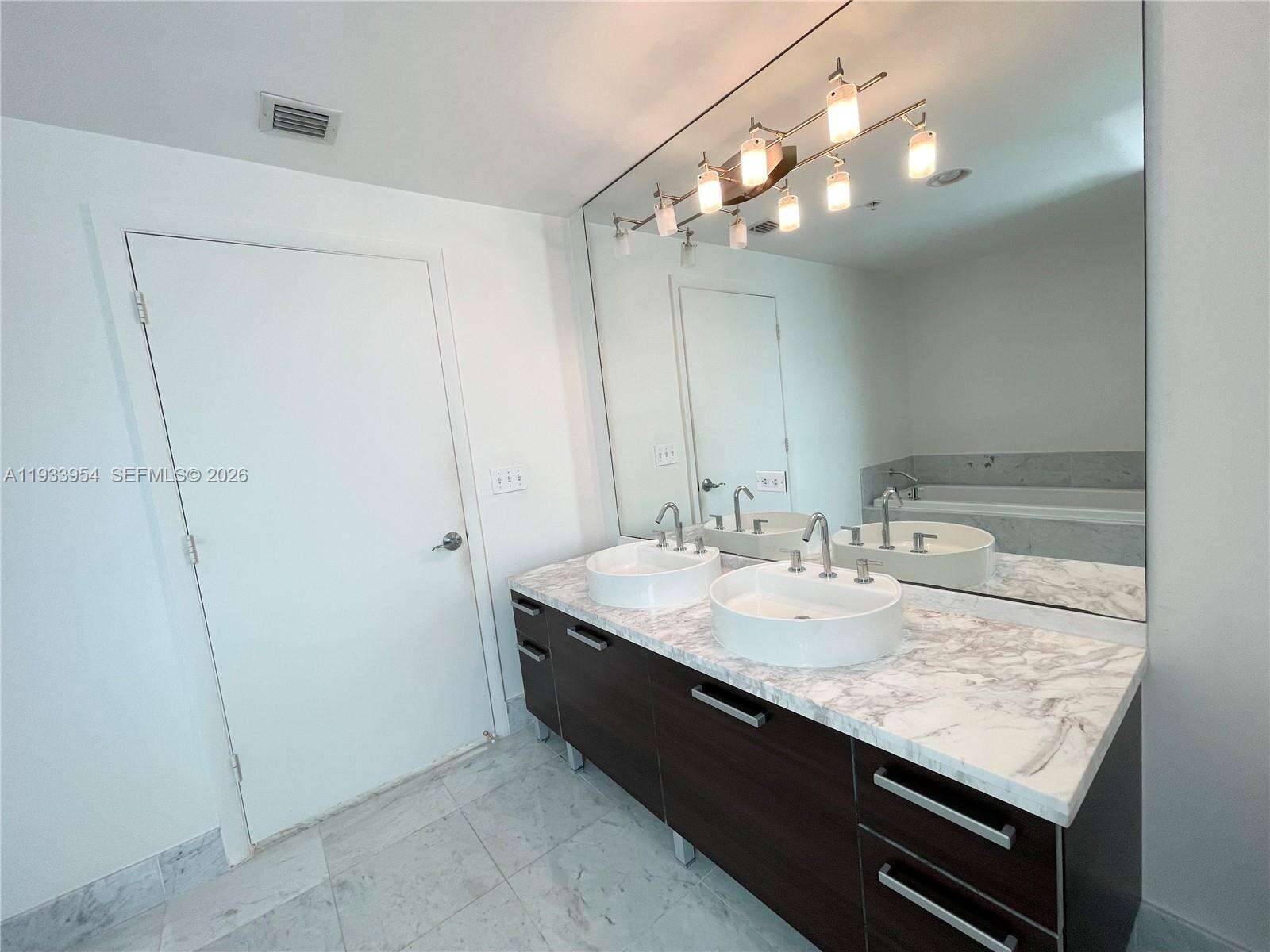 Vizcayne South at 253 2 St, Miami, FL 33132 - For Rent photo 37