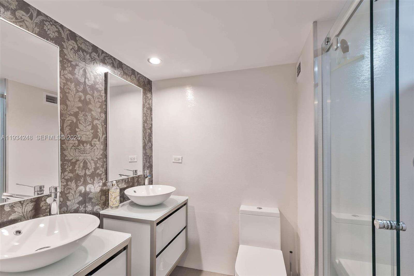 Roney Palace at 2301 Collins Ave, Miami Beach, FL 33139 - For Rent photo 22