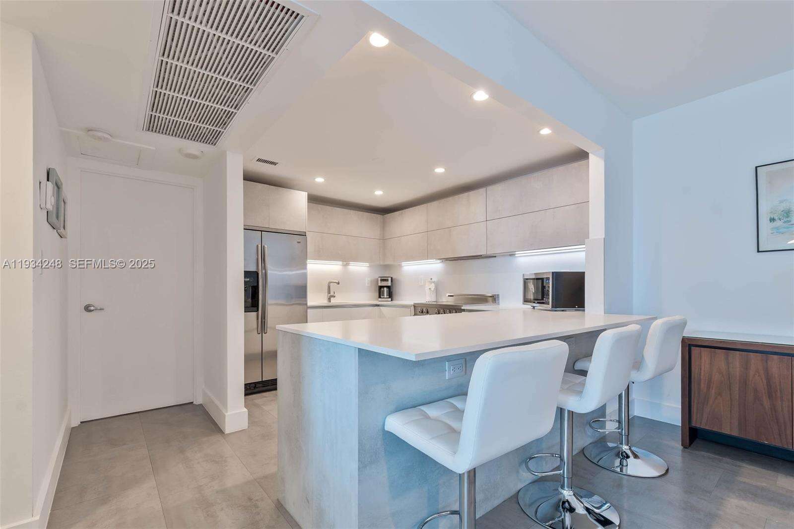 Roney Palace at 2301 Collins Ave, Miami Beach, FL 33139 - For Rent photo 7