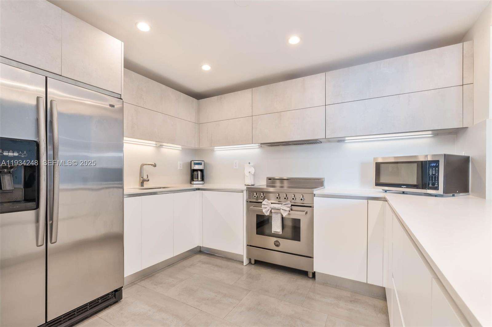 Roney Palace at 2301 Collins Ave, Miami Beach, FL 33139 - For Rent photo 8