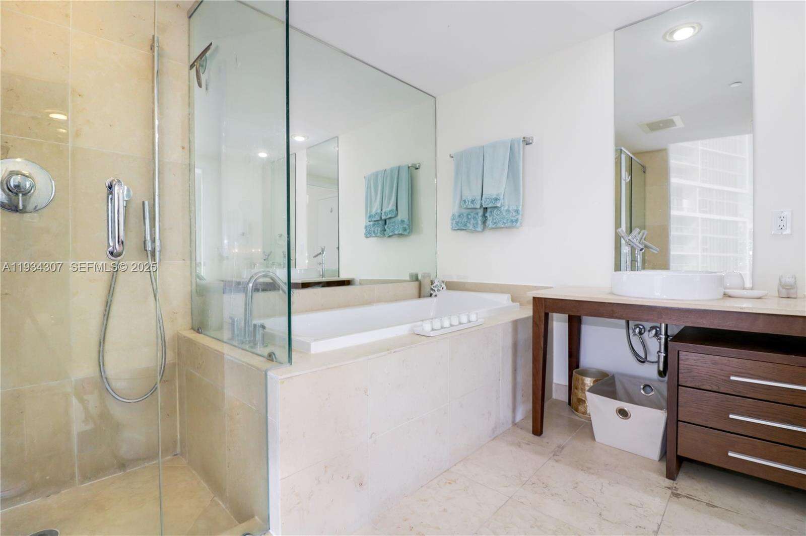 Icon Brickell 2 at 495 Brickell Ave, Miami, FL 33131 - For Rent photo 16