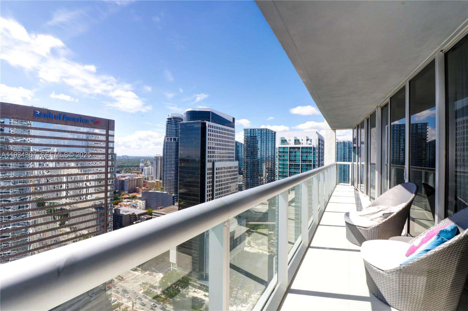 Icon Brickell 2 at 495 Brickell Ave, Miami, FL 33131 - For Rent photo 3
