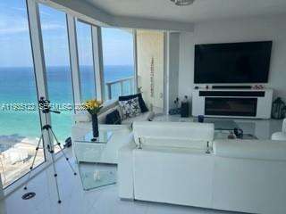 La Perla at 16699 Collins Ave, Sunny Isles Beach, FL 33160 - For Rent photo 1