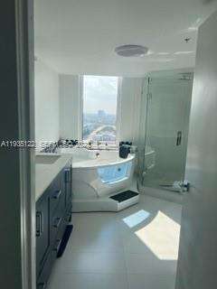 La Perla at 16699 Collins Ave, Sunny Isles Beach, FL 33160 - For Rent photo 15