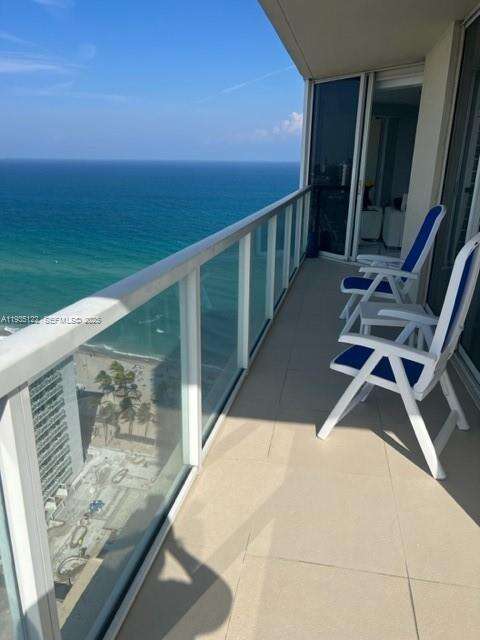 La Perla at 16699 Collins Ave, Sunny Isles Beach, FL 33160 - For Rent photo 21