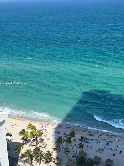 La Perla at 16699 Collins Ave, Sunny Isles Beach, FL 33160 - For Rent photo 23