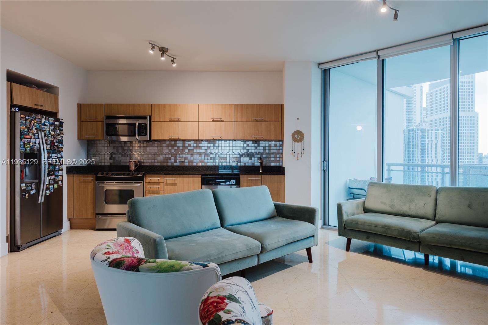 Wind By Neo at 350 Miami Ave, Miami, FL 33130 - For Rent photo 2