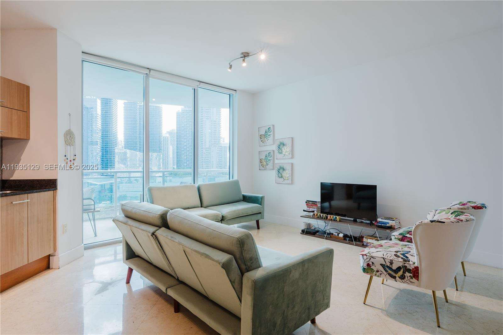 Wind By Neo at 350 Miami Ave, Miami, FL 33130 - For Rent photo 4