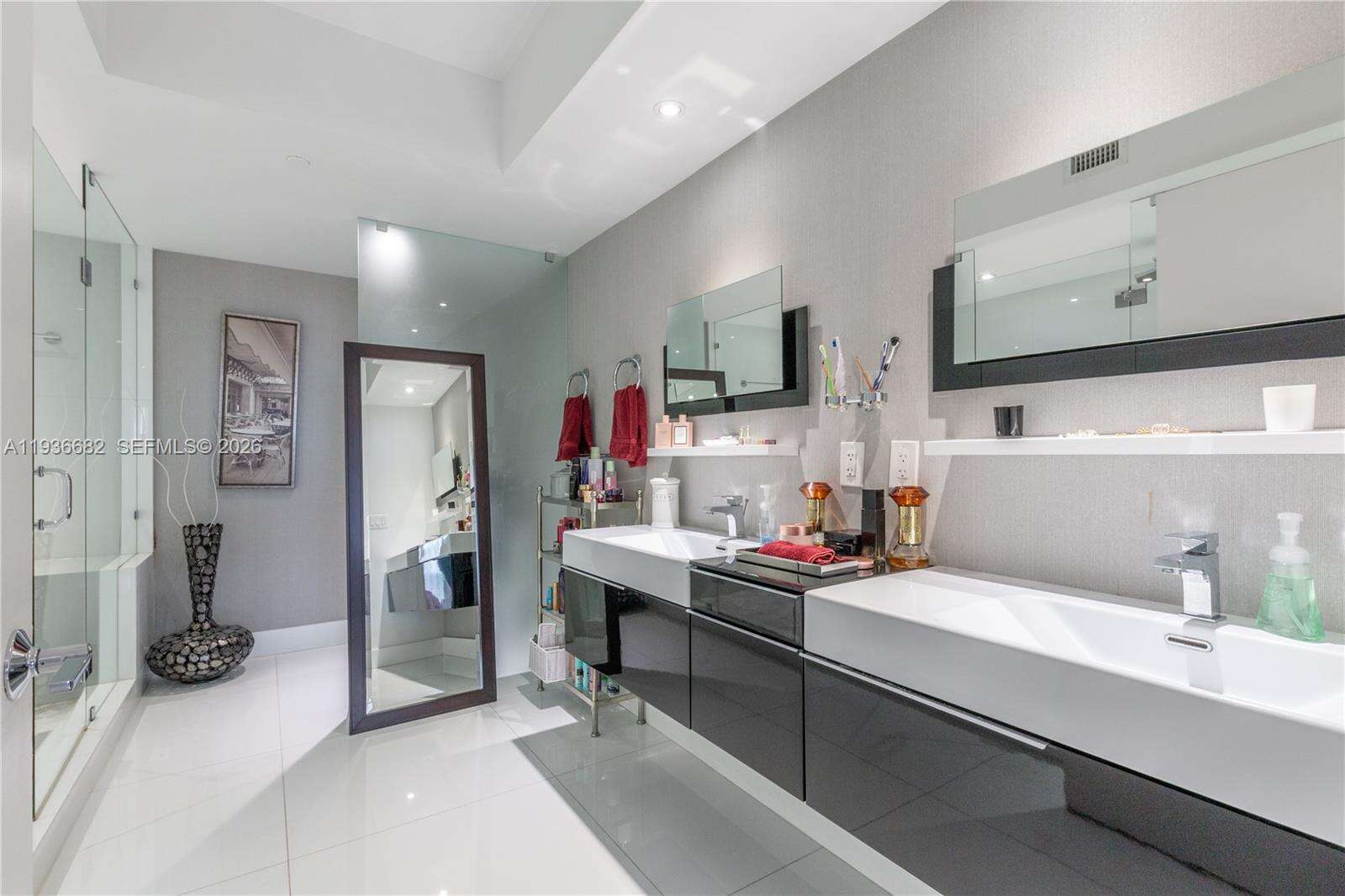 Ocean Four at 17201 Collins Ave, Sunny Isles Beach, FL 33160 - For Rent photo 17