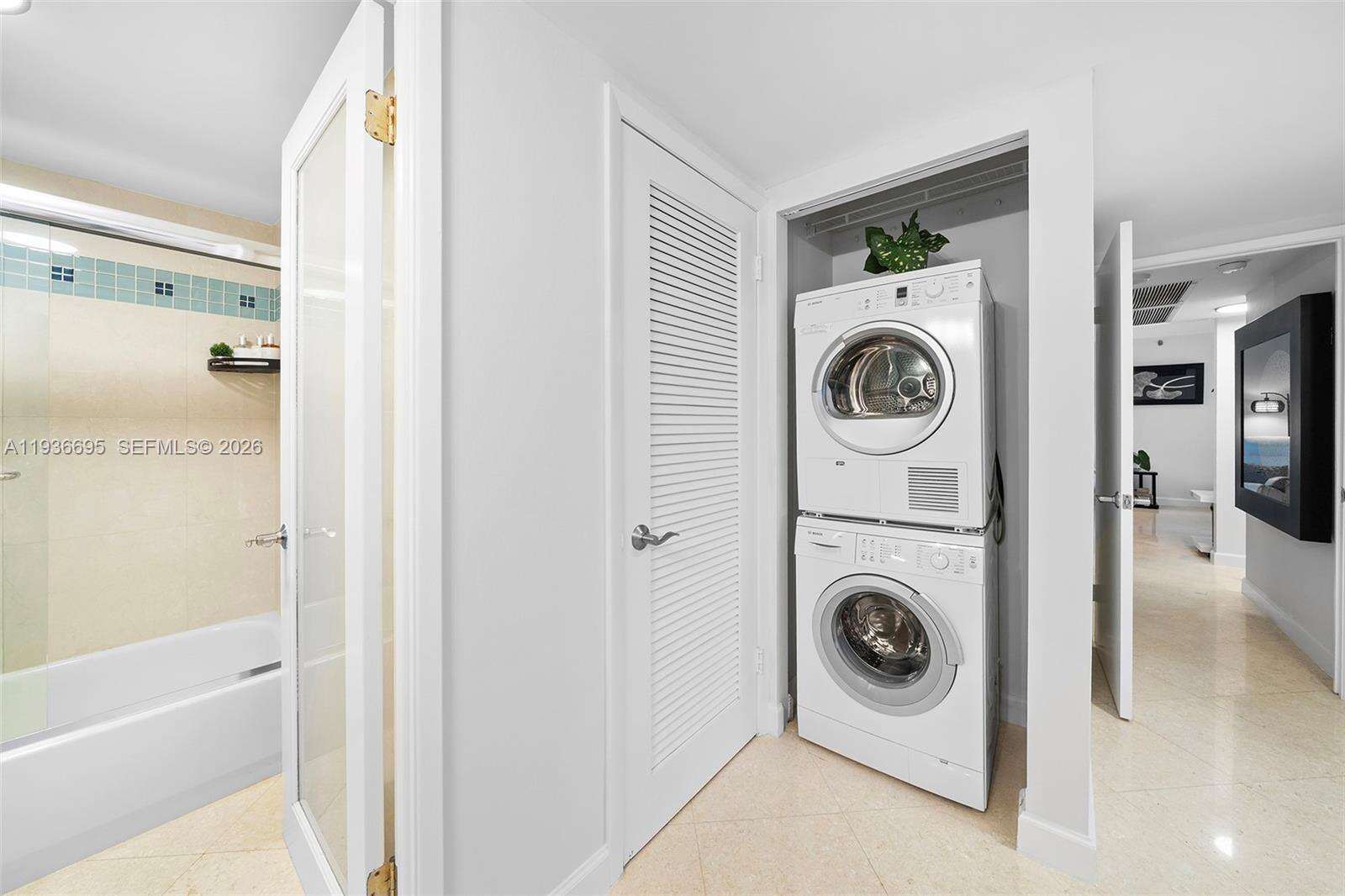 Roney Palace at 2301 Collins Ave, Miami Beach, FL 33139 - For Rent photo 12