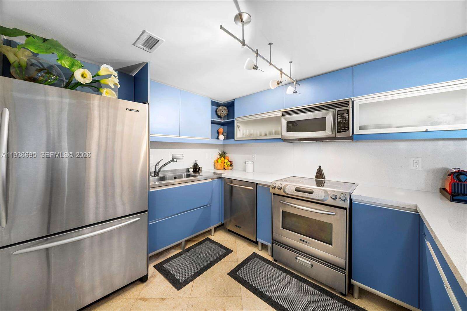 Roney Palace at 2301 Collins Ave, Miami Beach, FL 33139 - For Rent photo 3
