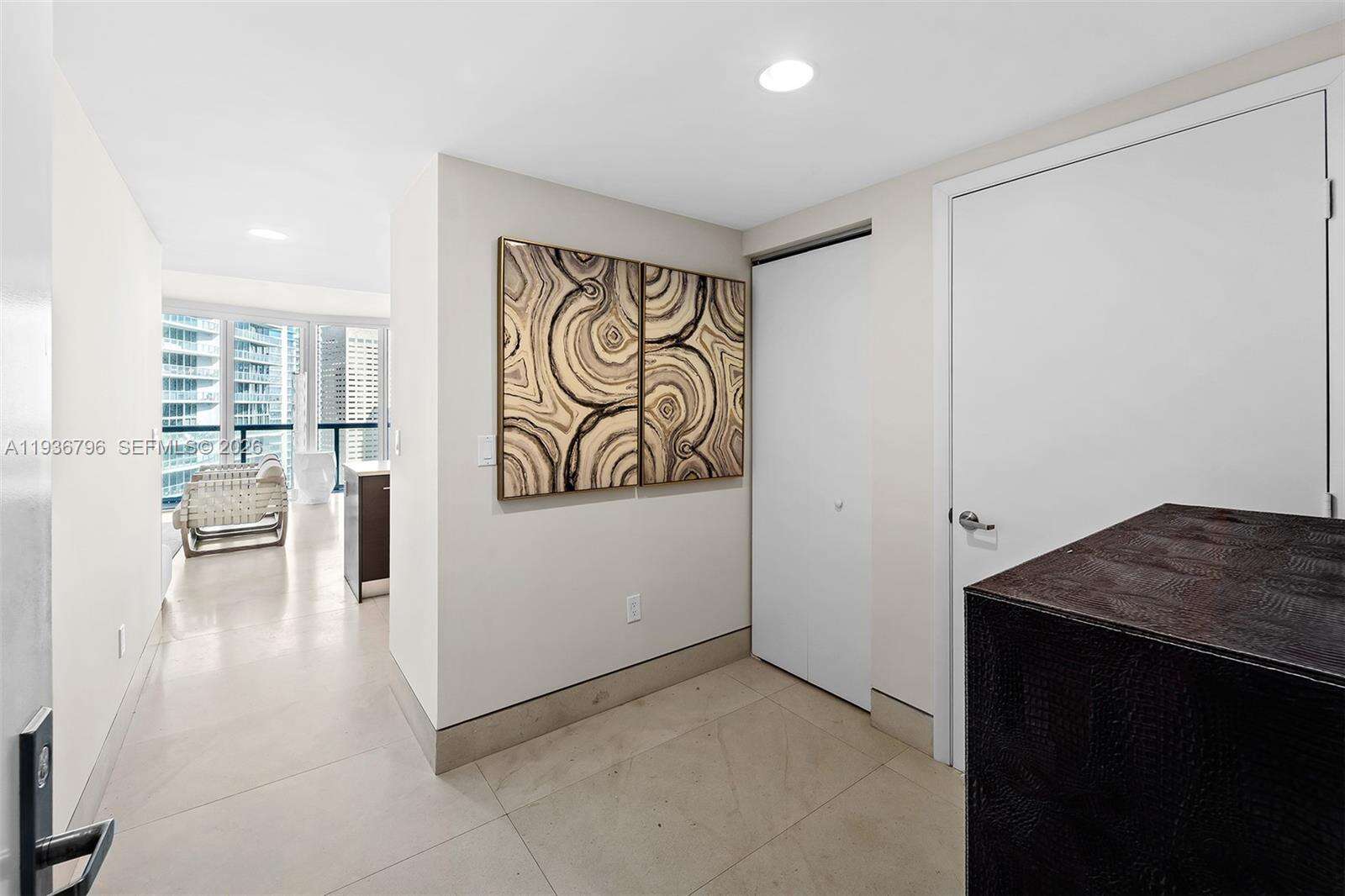 Icon Brickell 2 at 495 Brickell Ave, Miami, FL 33131 - For Rent photo 2