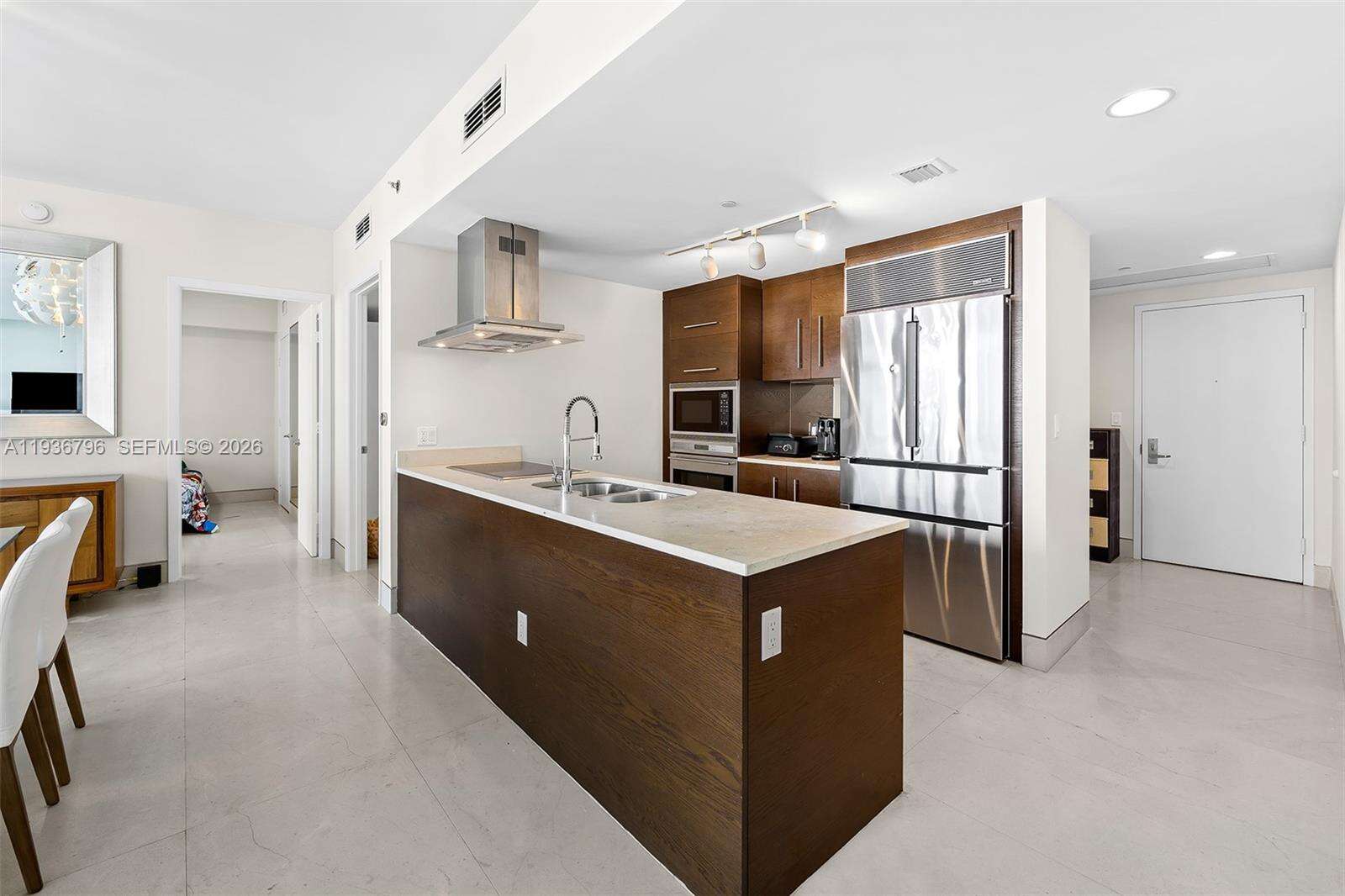 Icon Brickell 2 at 495 Brickell Ave, Miami, FL 33131 - For Rent photo 11