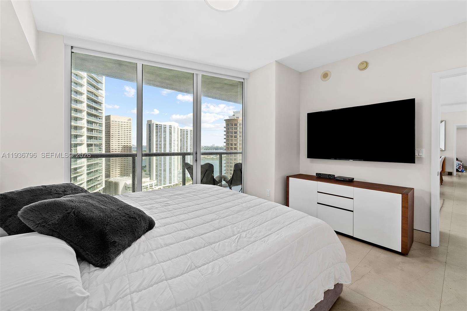 Icon Brickell 2 at 495 Brickell Ave, Miami, FL 33131 - For Rent photo 13