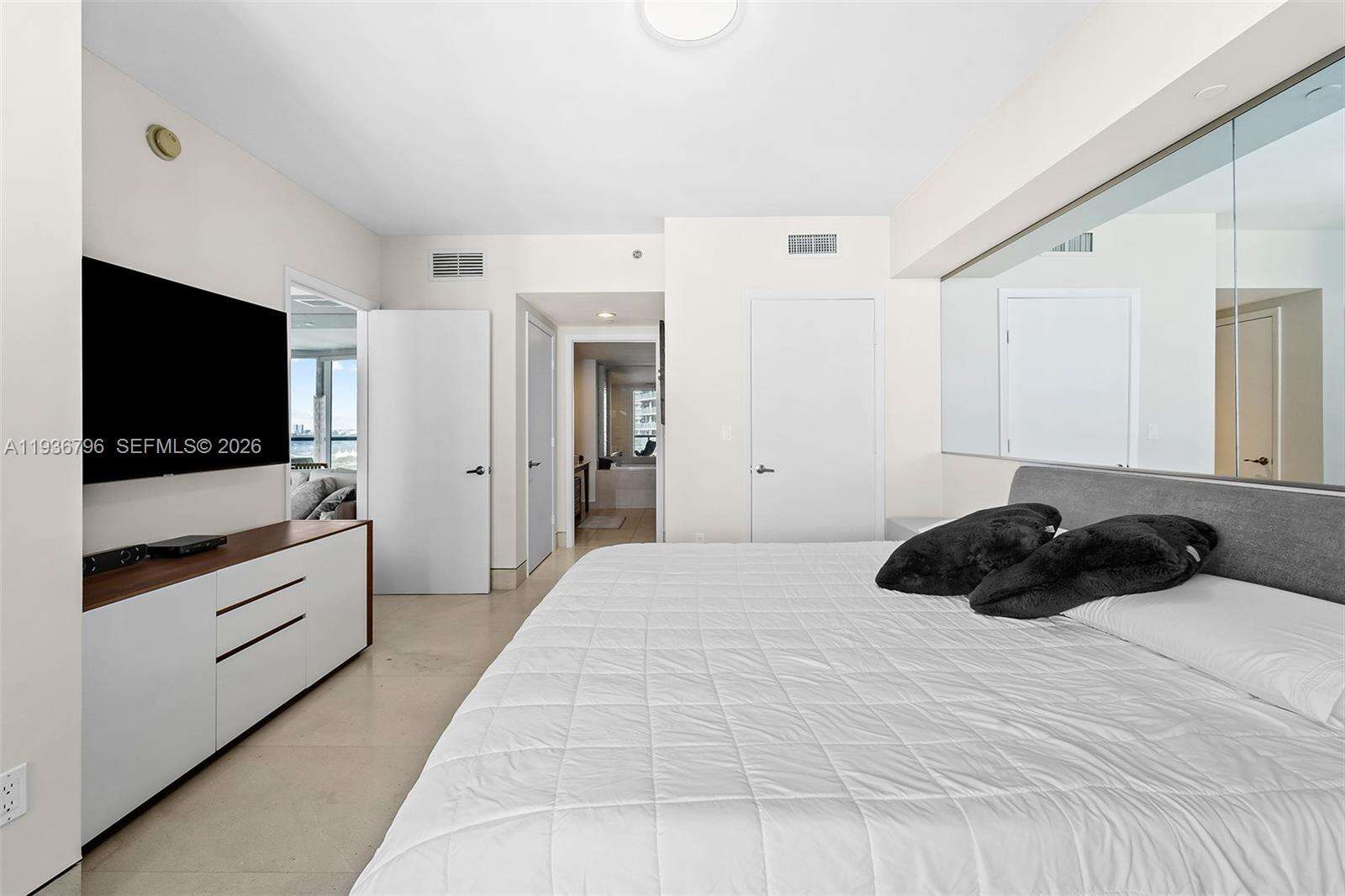 Icon Brickell 2 at 495 Brickell Ave, Miami, FL 33131 - For Rent photo 14