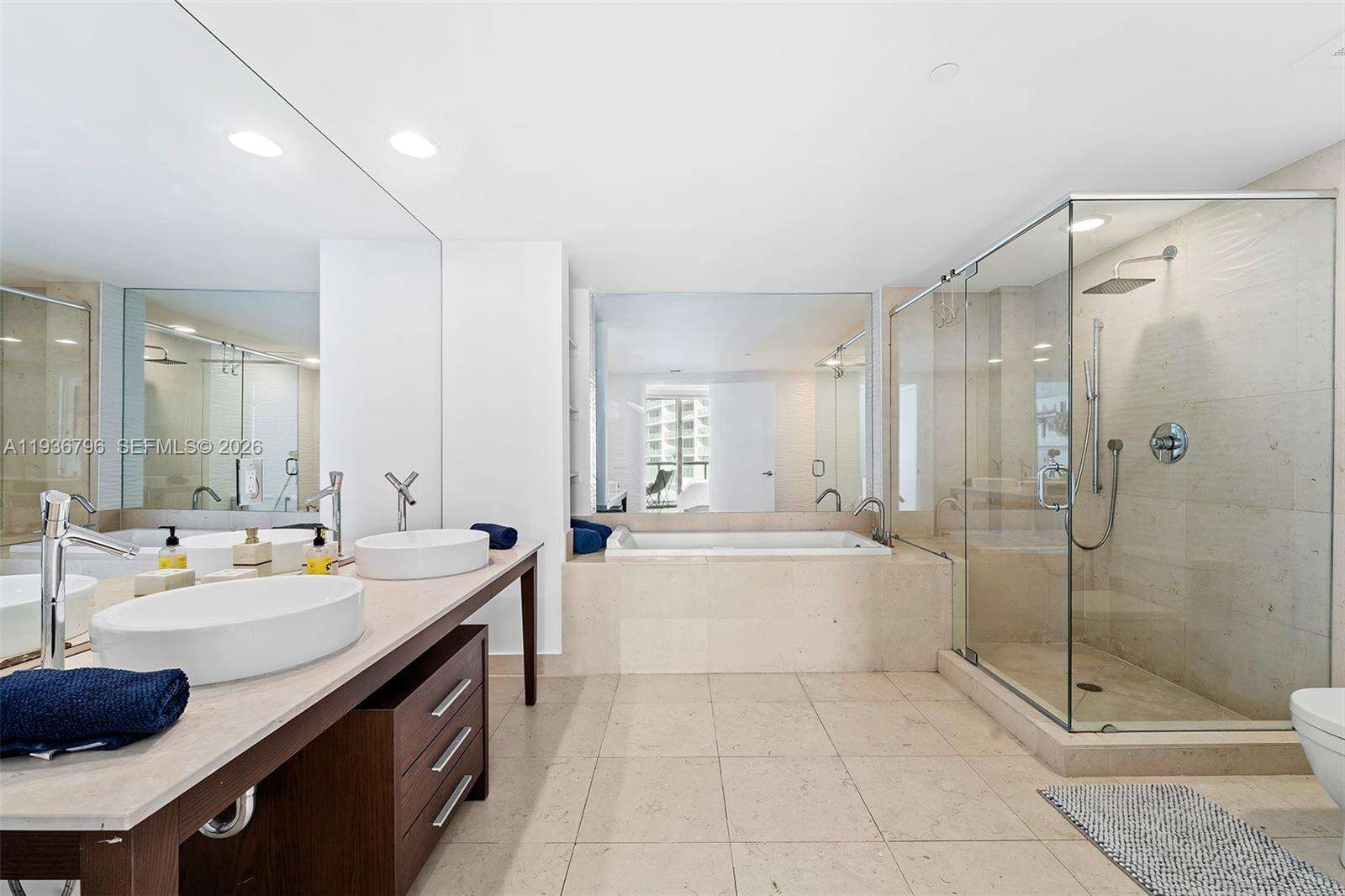 Icon Brickell 2 at 495 Brickell Ave, Miami, FL 33131 - For Rent photo 15