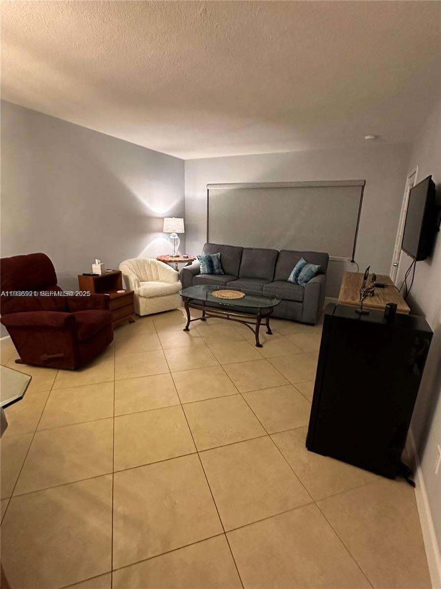 Leisure Gardens Condos for Sale & Rent | Picture 1