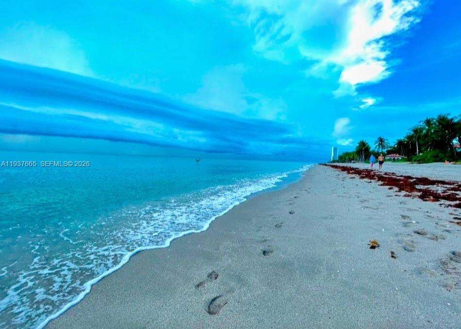 Parker Plaza at 2030 Ocean Dr, Hallandale Beach, FL 33009 - For Rent photo 1