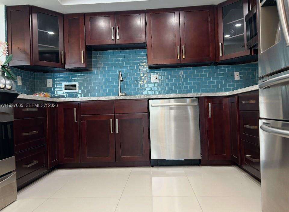 Parker Plaza at 2030 Ocean Dr, Hallandale Beach, FL 33009 - For Rent photo 27