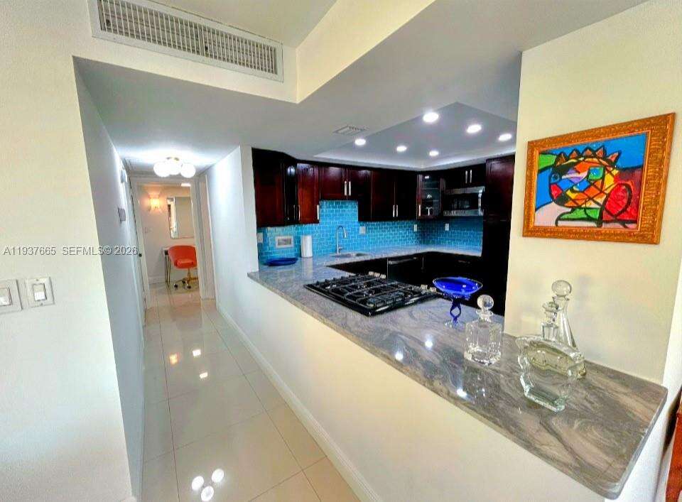 Parker Plaza at 2030 Ocean Dr, Hallandale Beach, FL 33009 - For Rent photo 34