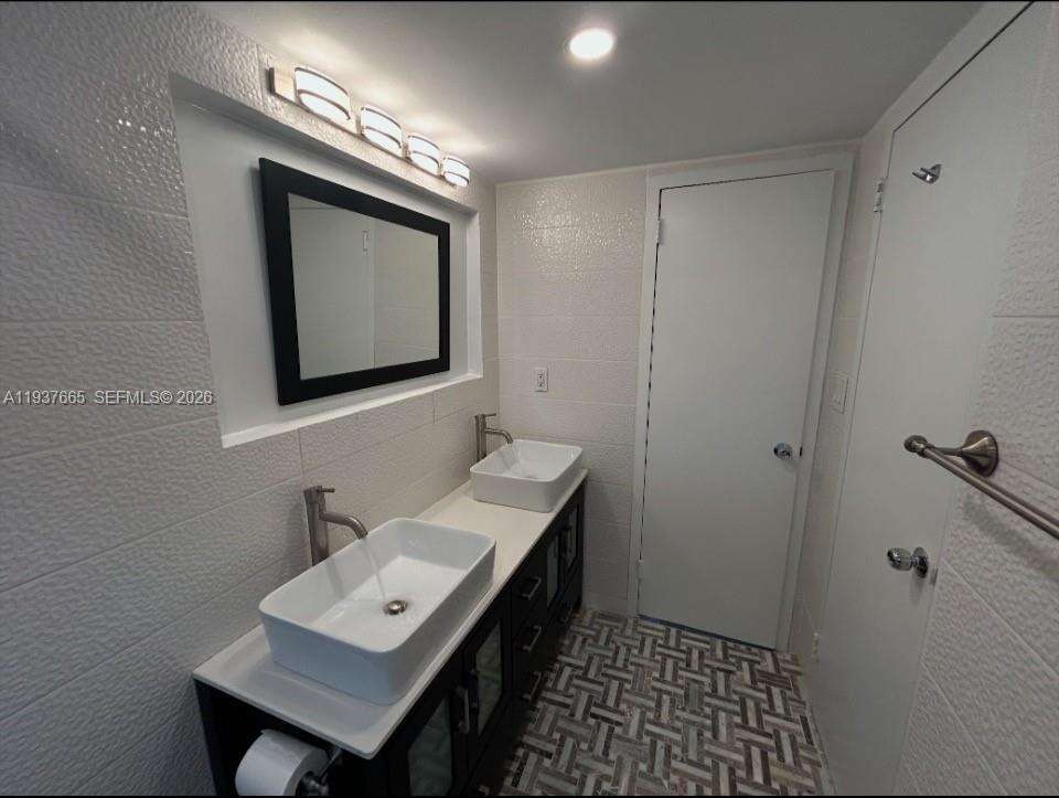 Parker Plaza at 2030 Ocean Dr, Hallandale Beach, FL 33009 - For Rent photo 41