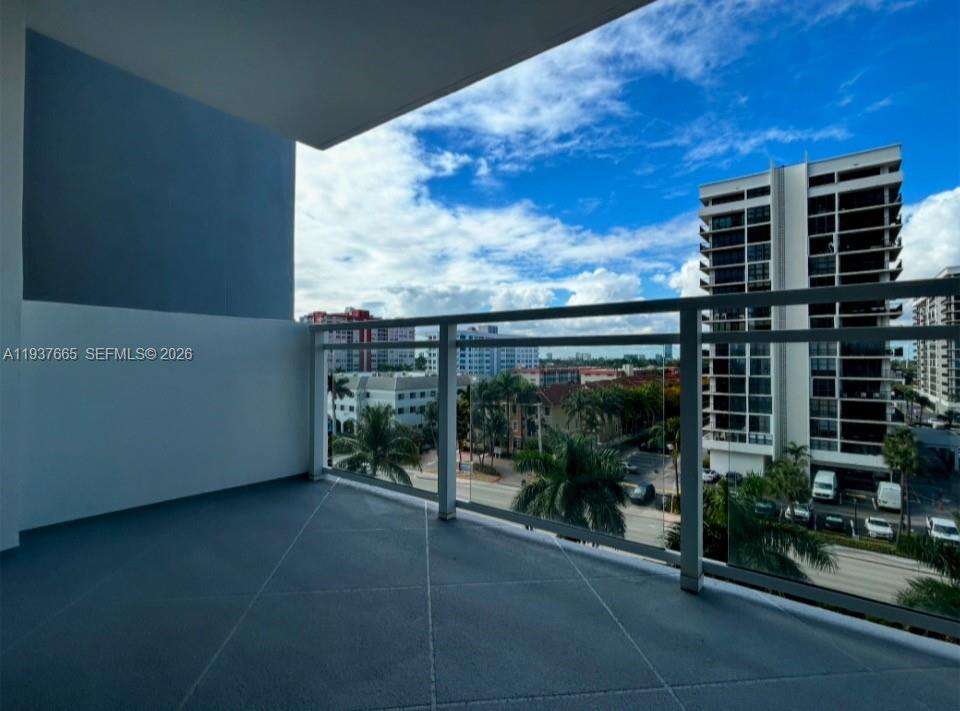 Parker Plaza at 2030 Ocean Dr, Hallandale Beach, FL 33009 - For Rent photo 6