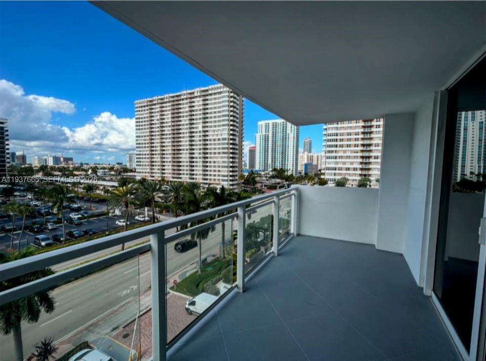 Parker Plaza at 2030 Ocean Dr, Hallandale Beach, FL 33009 - For Rent photo 7