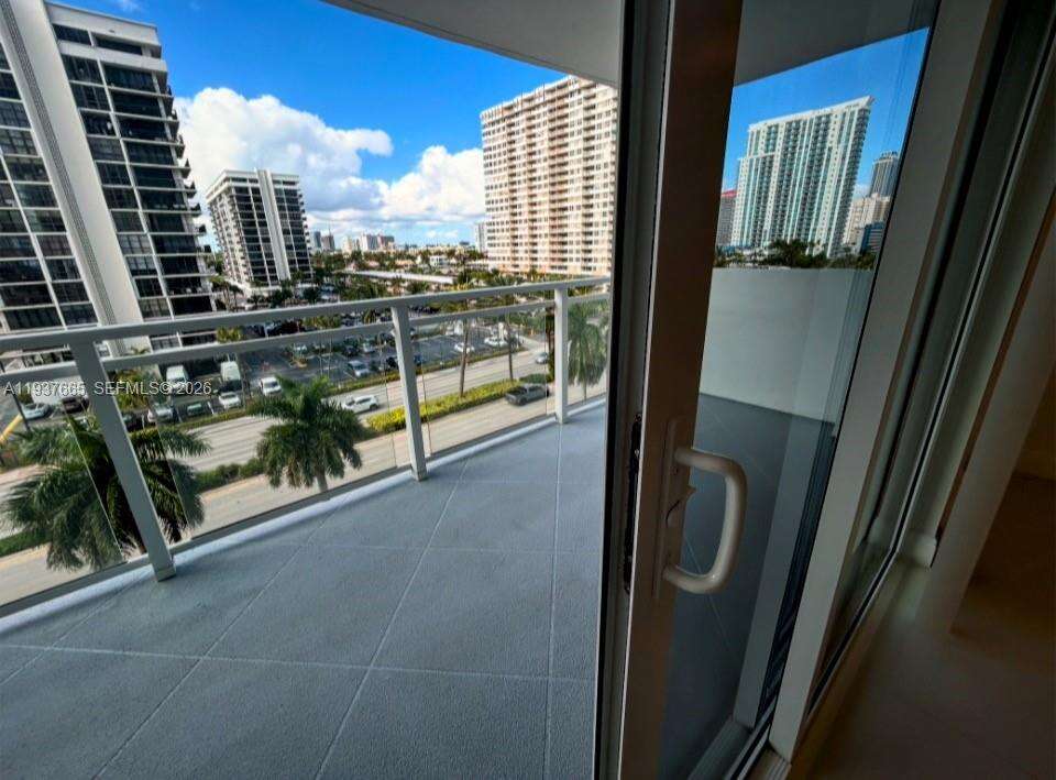 Parker Plaza at 2030 Ocean Dr, Hallandale Beach, FL 33009 - For Rent photo 8