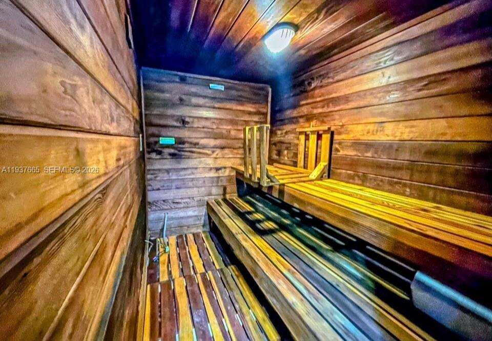 Parker Plaza at 2030 Ocean Dr, Hallandale Beach, FL 33009 - For Rent photo 77