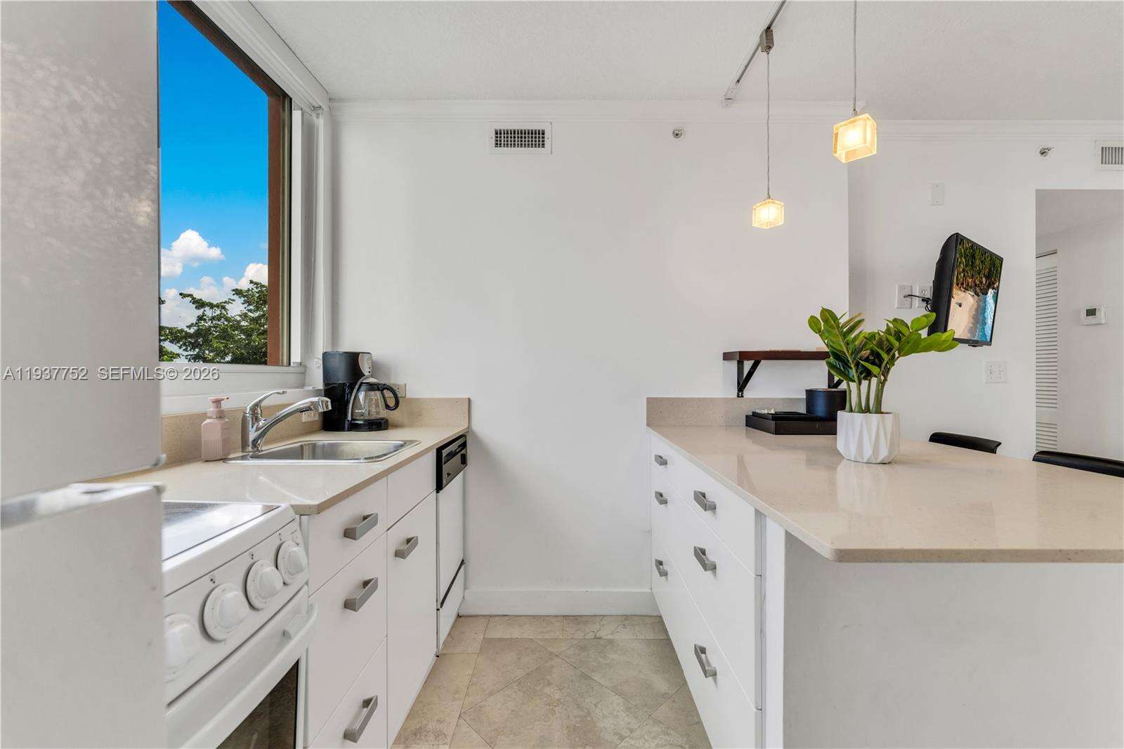 The Mutiny at 2951 Bayshore Dr, Miami, FL 33133 - For Rent photo 7
