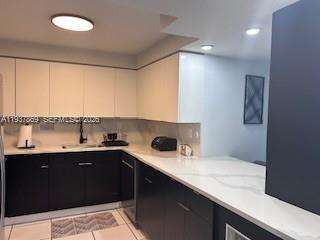 Roney Palace at 2301 Collins Ave, Miami Beach, FL 33139 - For Rent photo 8
