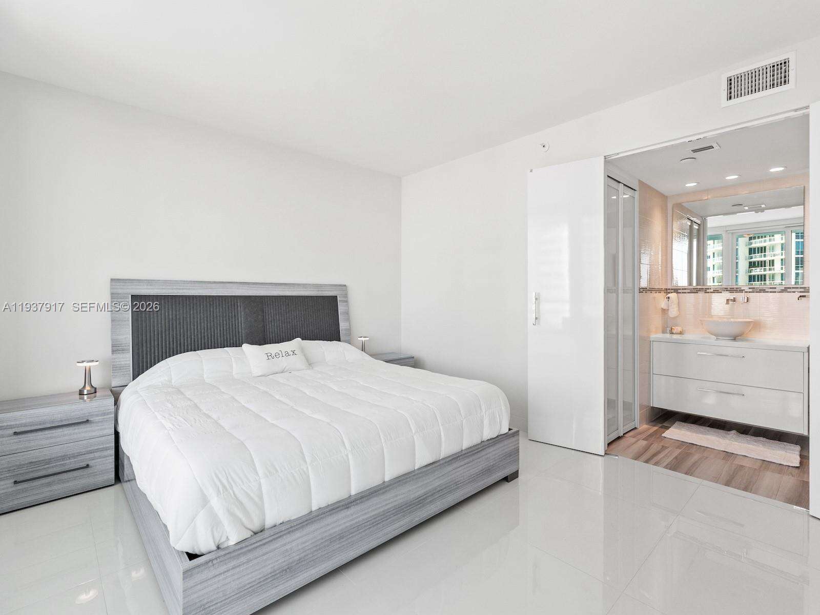South Pointe Towers at 400 Pointe Dr, Miami Beach, FL 33139 - For Rent photo 17