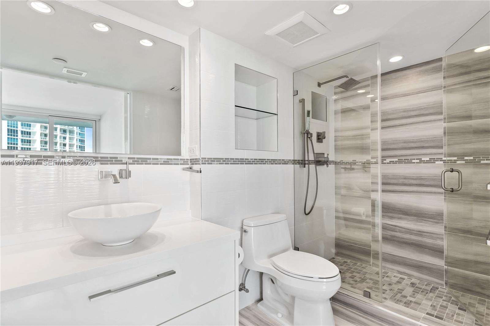 South Pointe Towers at 400 Pointe Dr, Miami Beach, FL 33139 - For Rent photo 19