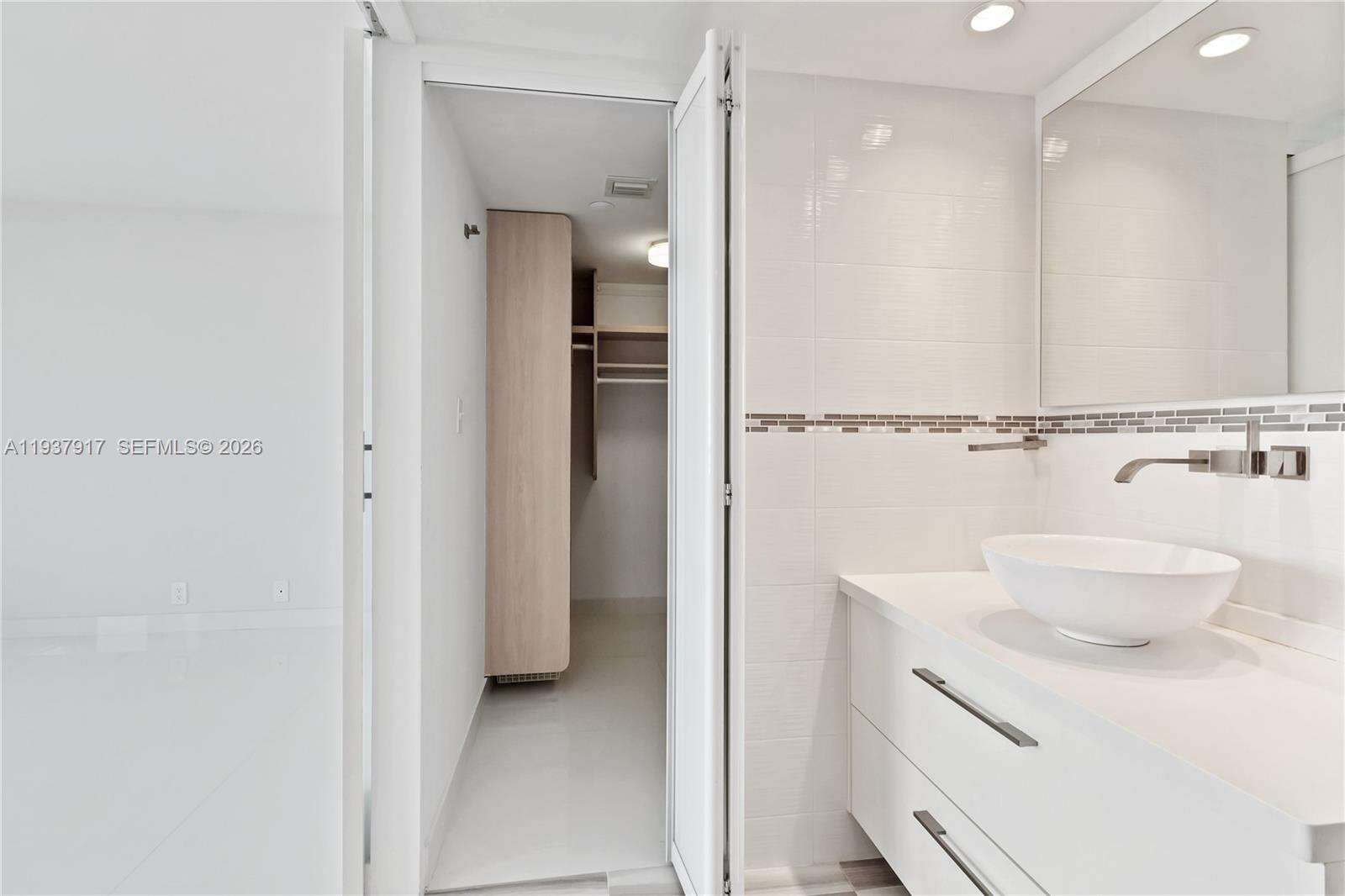 South Pointe Towers at 400 Pointe Dr, Miami Beach, FL 33139 - For Rent photo 21