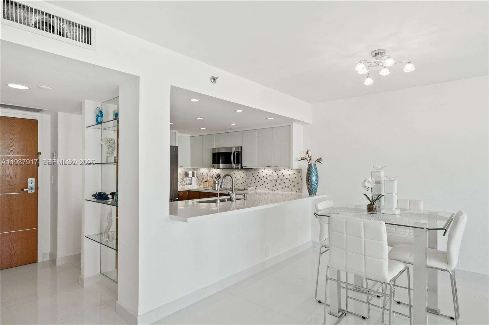 South Pointe Towers at 400 Pointe Dr, Miami Beach, FL 33139 - For Rent photo 5