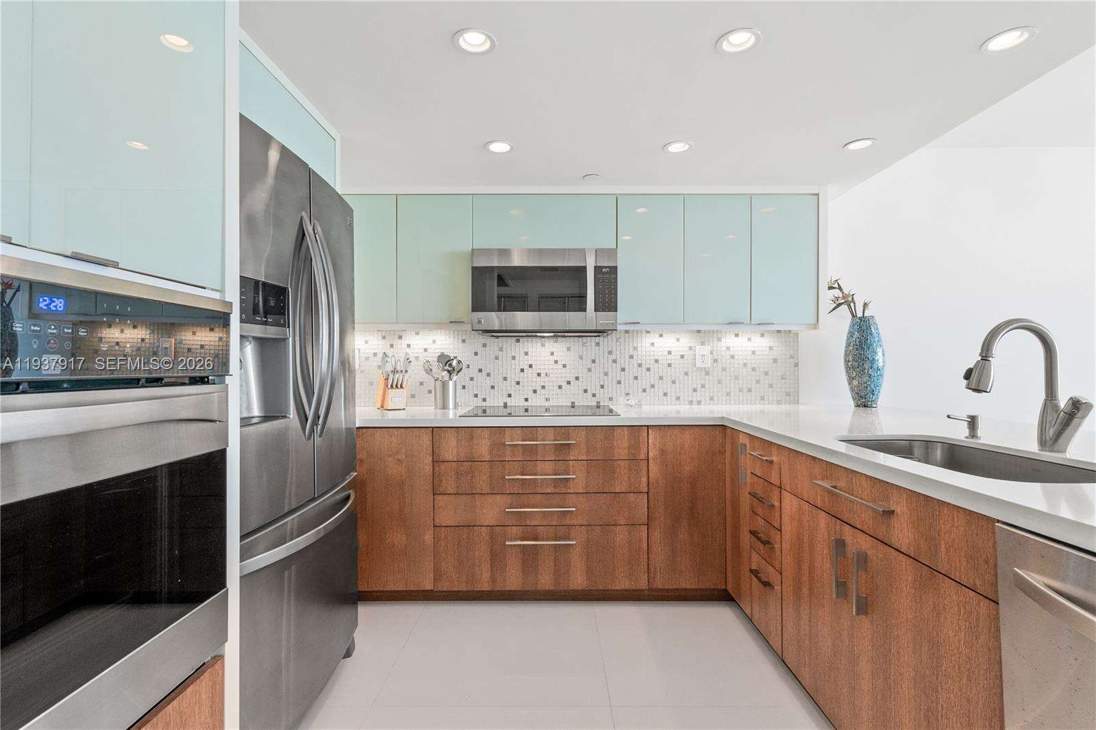 South Pointe Towers at 400 Pointe Dr, Miami Beach, FL 33139 - For Rent photo 7