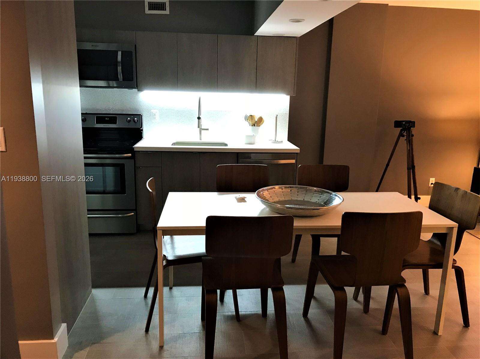 Decoplage at 100 Lincoln Rd, Miami Beach, FL 33139 - For Rent photo 5