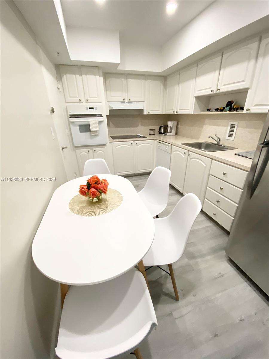 Sian Ocean Residences at 4001 Ocean Dr, Hollywood, FL 33019 - For Rent photo 3