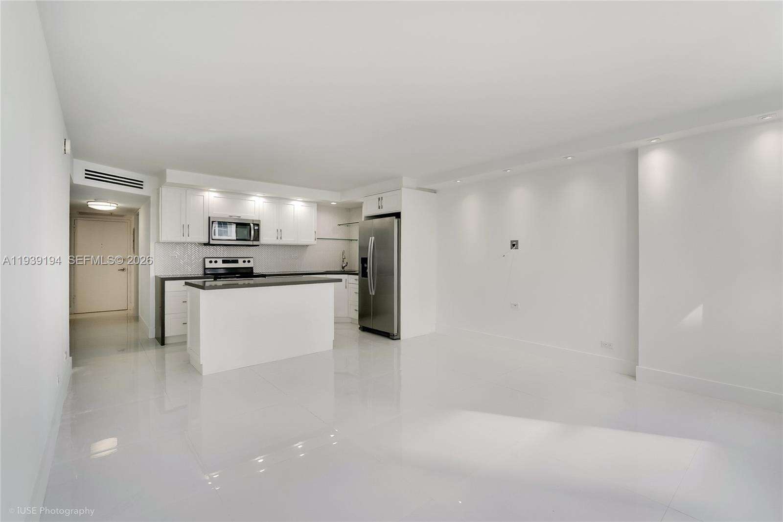 Maison Grande at 6039 Collins Ave, Miami Beach, FL 33140 - For Rent photo 2