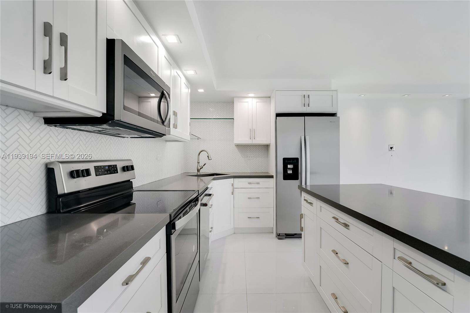 Maison Grande at 6039 Collins Ave, Miami Beach, FL 33140 - For Rent photo 4