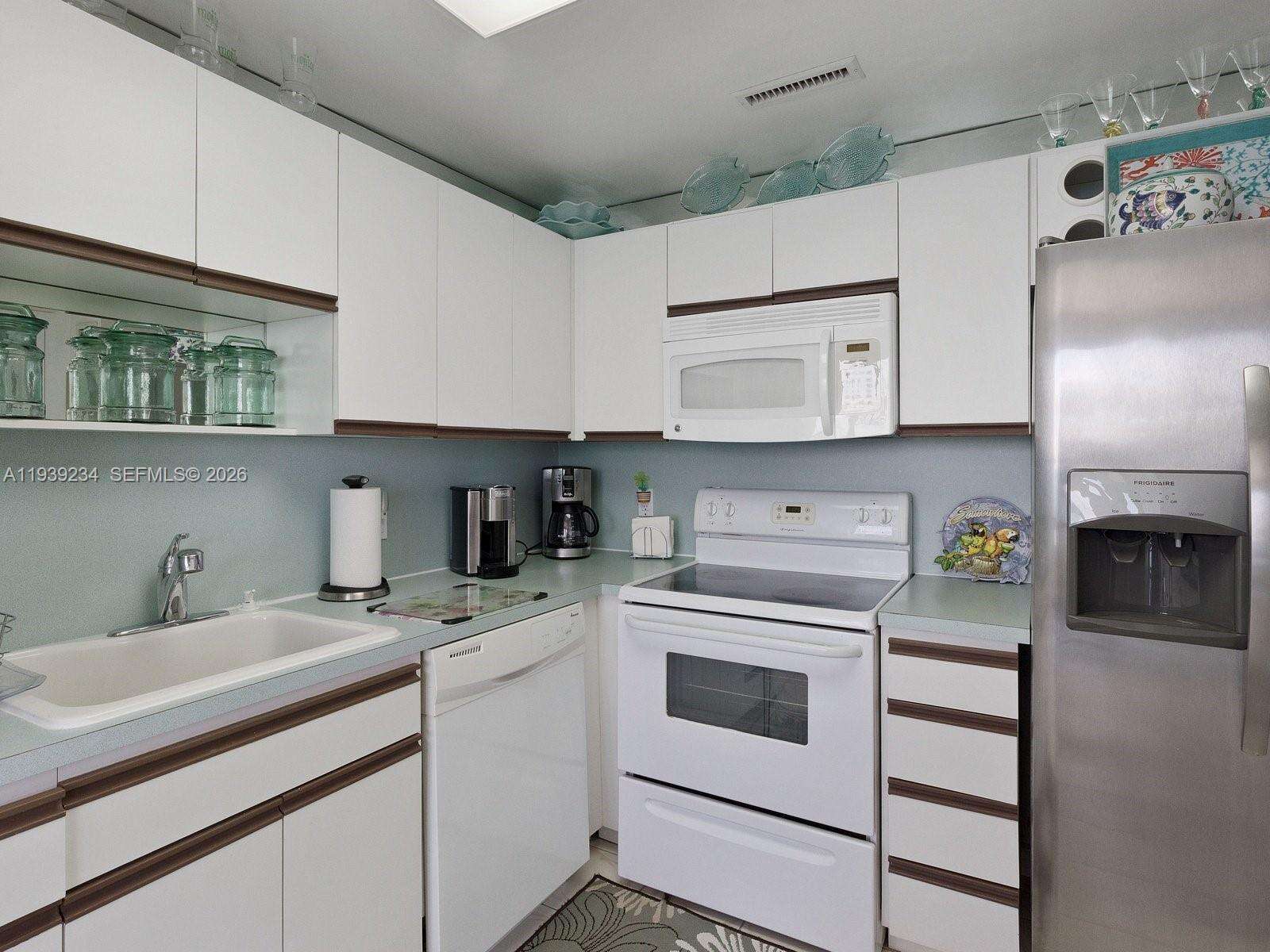 Alexander Towers at 3505 Ocean Dr, Hollywood, FL 33019 - For Rent photo 15