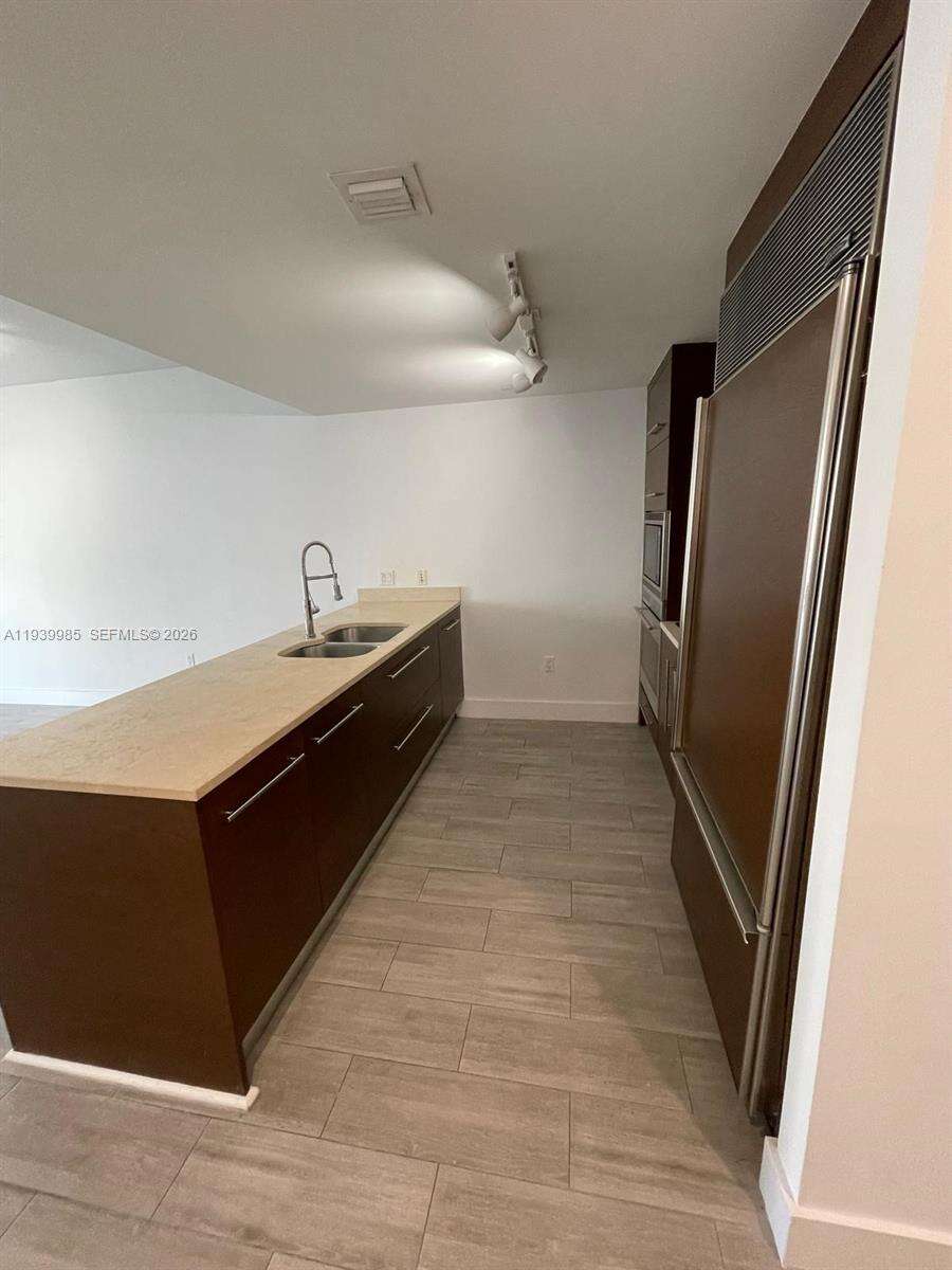 Icon Brickell 1 at 475 Brickell Ave, Miami, FL 33131 - For Rent photo 4