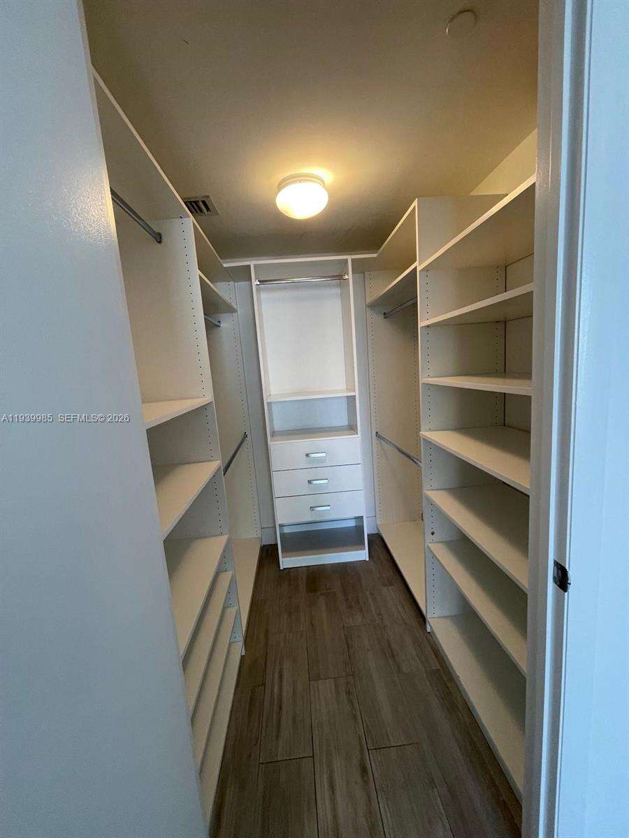 Icon Brickell 1 at 475 Brickell Ave, Miami, FL 33131 - For Rent photo 9