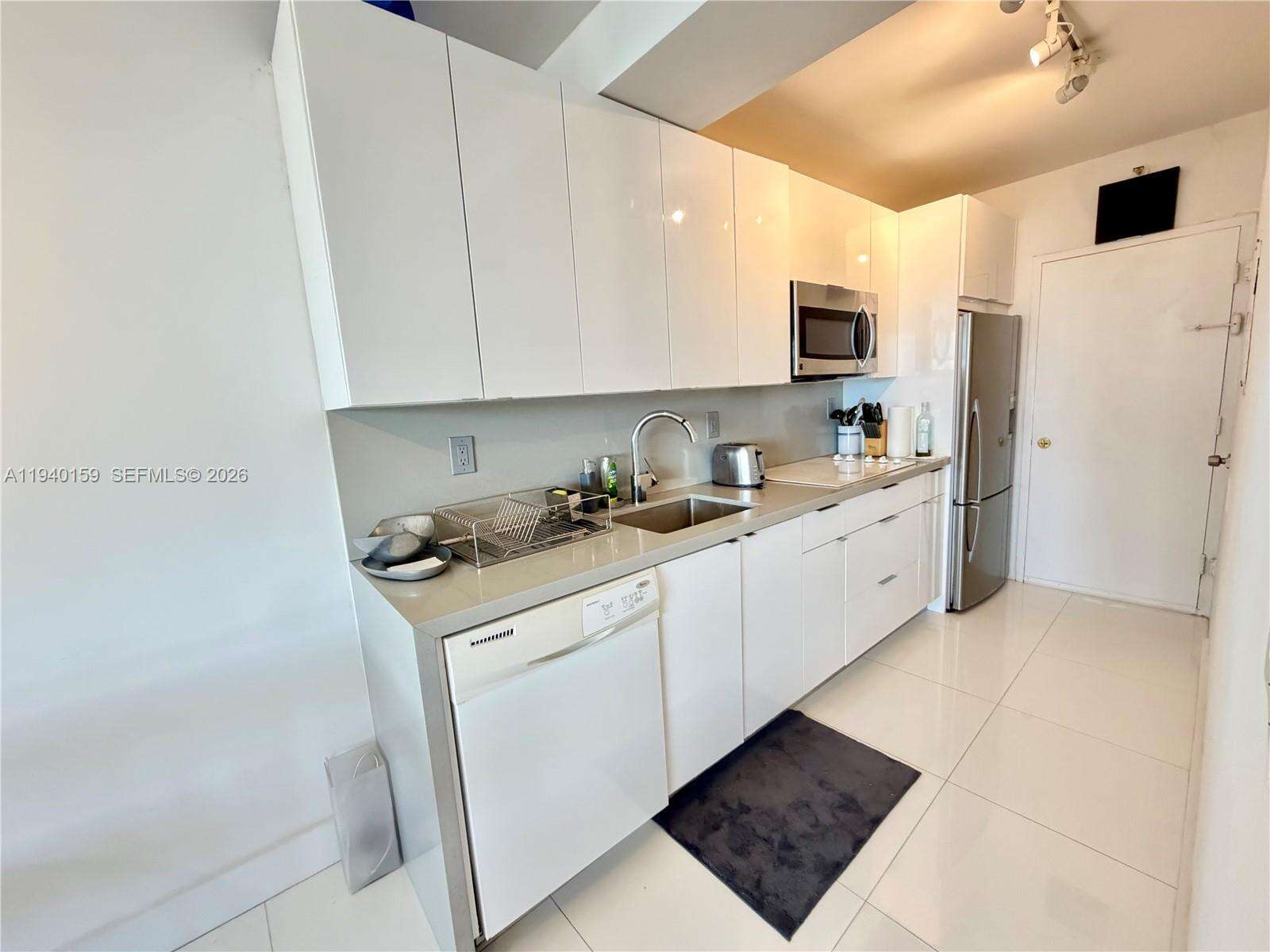 Decoplage at 100 Lincoln Rd, Miami Beach, FL 33139 - For Rent photo 9