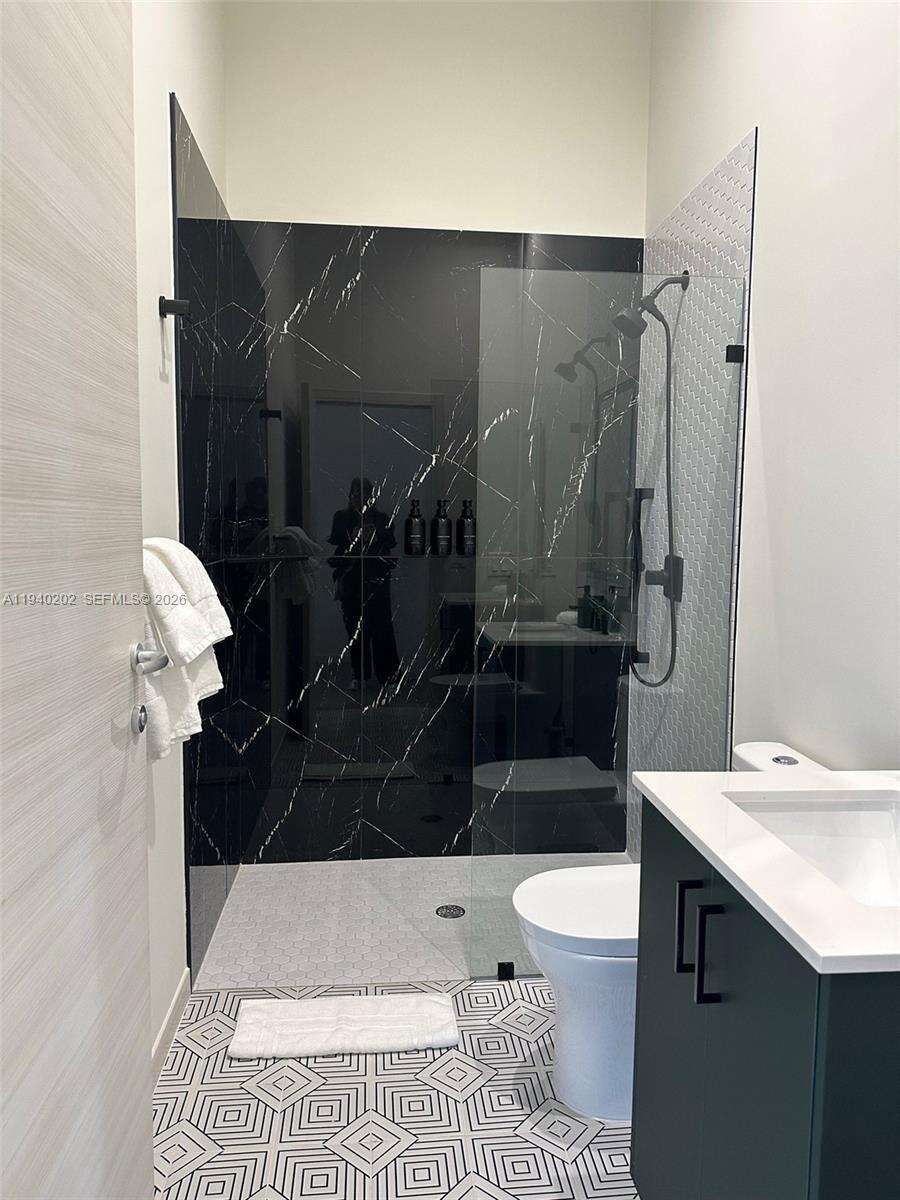 The Avenue at Coral Gables, FL 33146 - For Rent photo 12