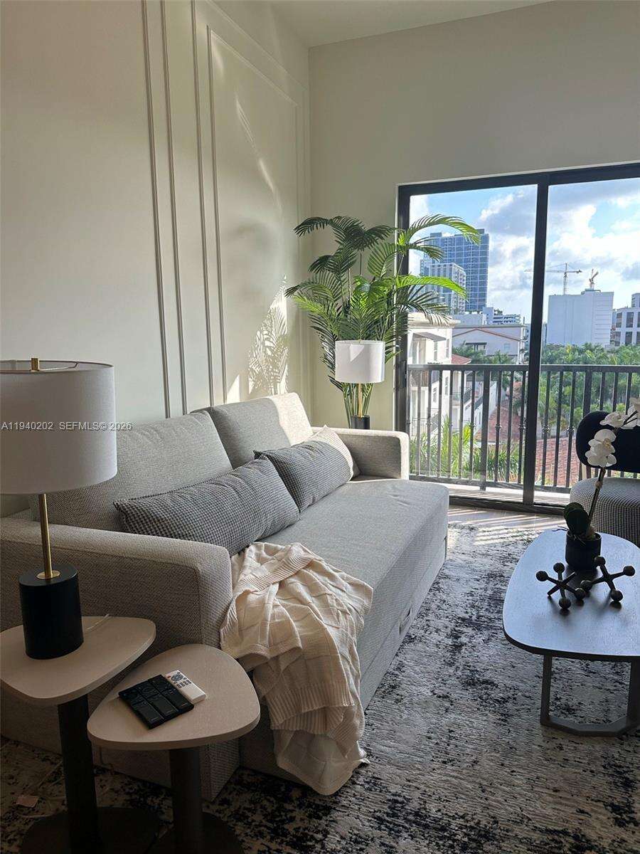 The Avenue at Coral Gables, FL 33146 - For Rent photo 4