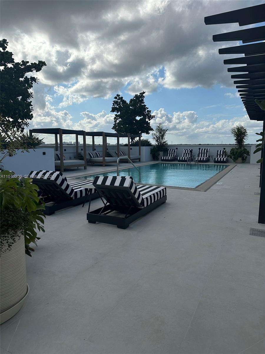 The Avenue at Coral Gables, FL 33146 - For Rent photo 9